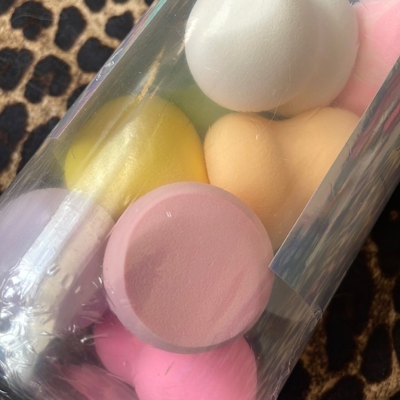 Brand New Ellen Tracy Let it Snow 10-Piece Makeup Sponge Set Beauty Blenders - Picture 8 of 11